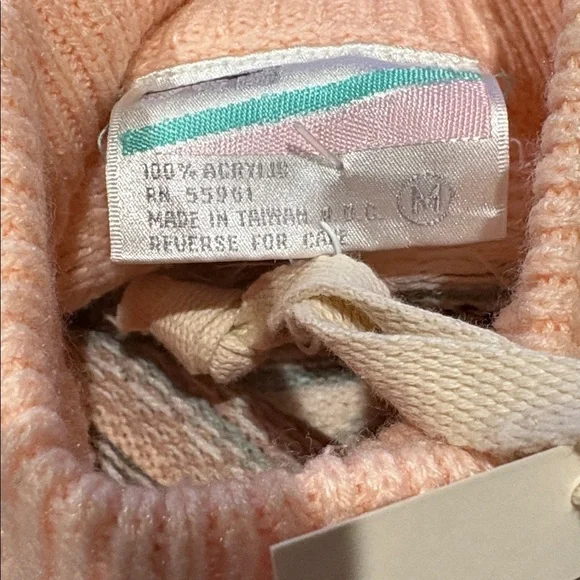 Urban Renewal, Women's Pullover Mock Neck Sweater. Size Medium.  Pink. NWT. - Picture 6 of 11